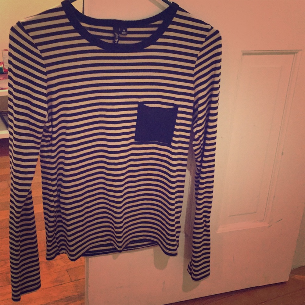 Black and white striped full sleeved tee